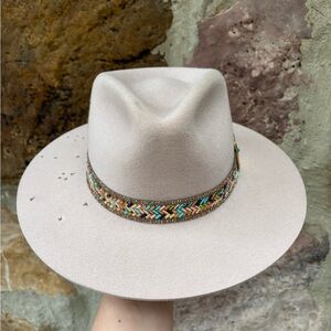 New Charlie 1 Horse Lainey Wilson Hillbilly Hippie hat Sz Medium